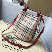 Burberry Haymarket Bucket bag in Red - 5