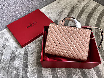 Valentino Garavani Rockstud Spike Lambskin Handbag in Pink