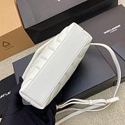 YSL Loulou Toy Crossbody Bag in Quilted Leather Bianco - 20 x 14 x 7.5 cm - 5
