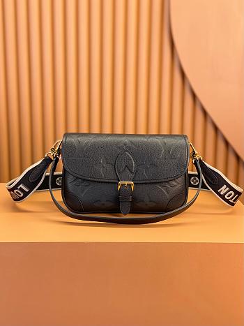 Louis Vuitton M46386 Diane Black Bag - 23 x 16 x 8.5 cm