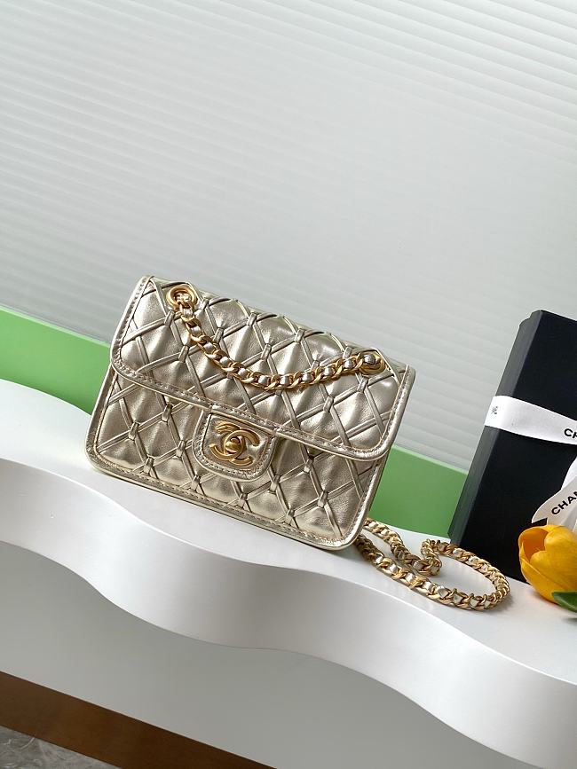 Chanel mini flap bag metallized braided calfskin in gold - 13x19x5.5cm - 1