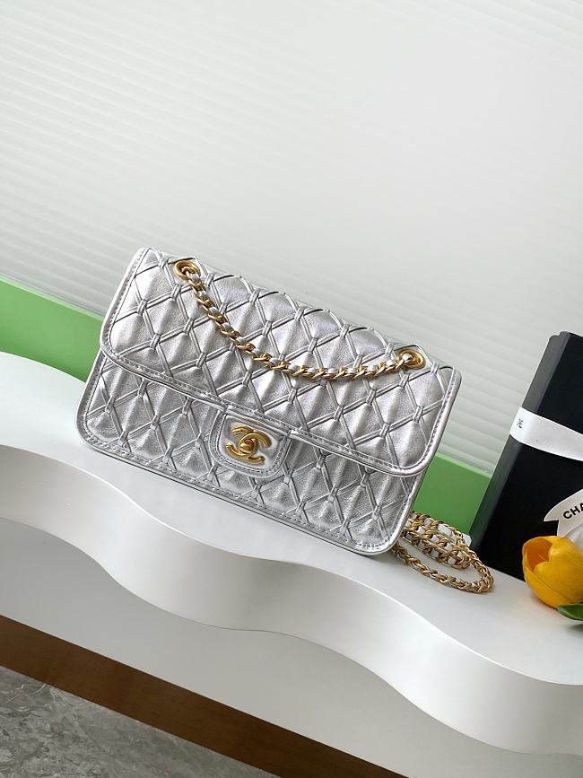 Chanel small flap bag metallized braided calfskin in silver - 15x25x8cm - 1