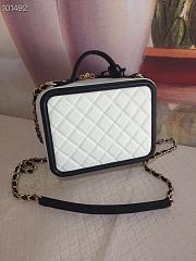 Chanel Small Cosmetic bag 18cm white - 4