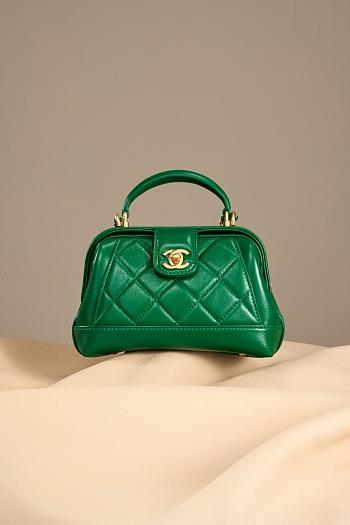 Chanel Mini Bag With Top Handle Shiny Lambskin Green 18cm