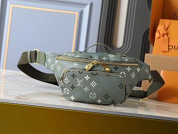 Louis Vuitton M26933 Rush Bumbag - 30x15x8cm