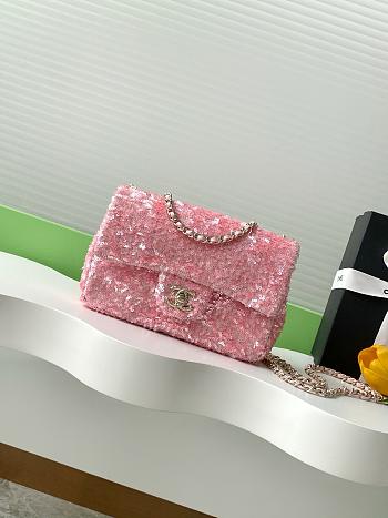 Chanel Flap with light pink sequin calfskin Bag - 21x14x8cm