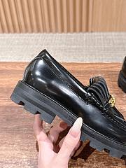 Celine Margaret loafer with a Triomphe chain in polished bull leather - 5