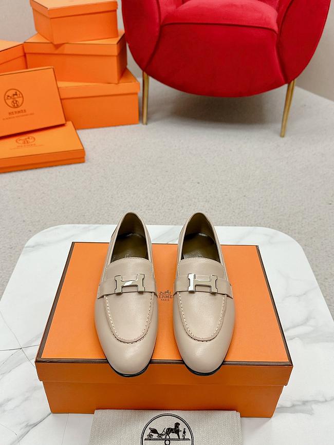 Hermès Paris loafers in mastic beige goatskin with a palladium-plated signature 