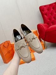 Hermès Paris loafers in mastic beige goatskin with a palladium-plated signature 