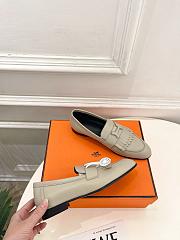 Hermès Royal loafer in beige leather - 3