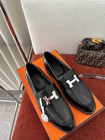 Hermès Faubourg loafer in black leather with a H buckle