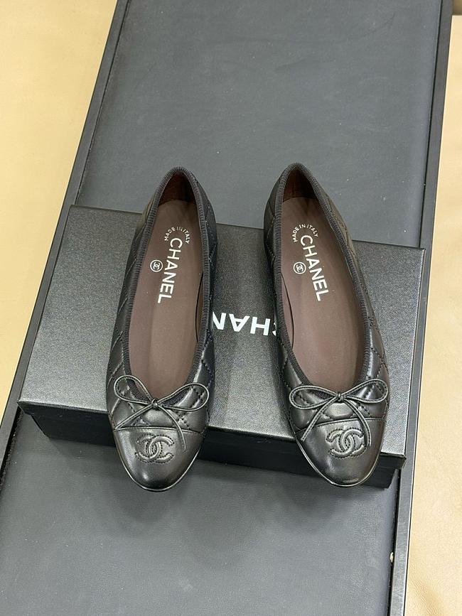 Chanel black quilted aged calfskin leather ballet flats - 1