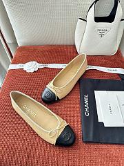 Chanel ballet flats in beige and black lambskin leather - 3