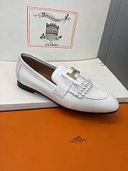Hermès Royal loafer in white leather with gold H buckle - 3