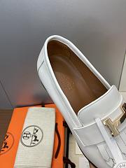 Hermès Royal loafer in white leather with gold H buckle - 5
