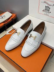 Hermès Royal loafer in white leather with gold H buckle - 6