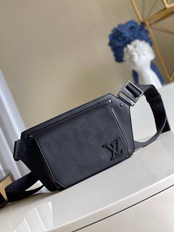 Louis Vuitton Aerogram Takeoff Sling bag in black - 30x16x3cm