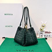 Bottega Veneta Small Parachute bag in green Intrecciato leather - 21x17x16.5cm - 4