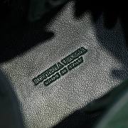 Bottega Veneta Small Parachute bag in green Intrecciato leather - 21x17x16.5cm - 2