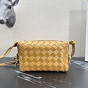 Bottega Veneta Mini Loop camera bag in camel-colored - 17x10x6cm - 1