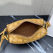 Bottega Veneta Mini Loop camera bag in camel-colored - 17x10x6cm - 6