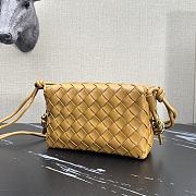 Bottega Veneta Mini Loop camera bag in camel-colored - 17x10x6cm - 3