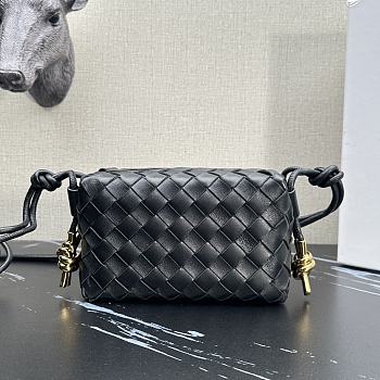 Bottega Veneta Mini Loop camera bag in Black - 17x10x6cm