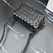 Bottega Veneta Mini Loop camera bag in Black - 17x10x6cm - 5