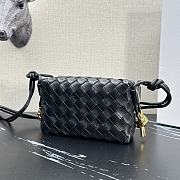 Bottega Veneta Mini Loop camera bag in Black - 17x10x6cm - 3