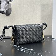 Bottega Veneta Mini Loop camera bag in Black - 17x10x6cm - 2