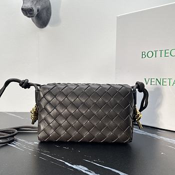 Bottega Veneta Mini Loop camera bag in Fondant - 17x10x6cm