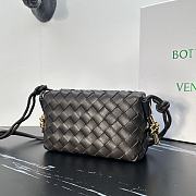Bottega Veneta Mini Loop camera bag in Fondant - 17x10x6cm - 5