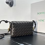 Bottega Veneta Mini Loop camera bag in Fondant - 17x10x6cm - 4