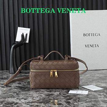 Bottega Veneta Bang Bang mini intrecciato leather vanity case in brown - 22x12.5x5cm