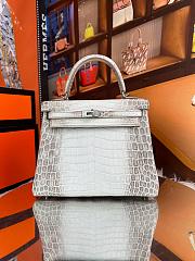 Hermès White Matte Niloticus Crocodile Himalaya Kelly25 Retourne 18K White Gold and Diamond Hardware 28cm - 1