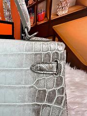Hermès White Matte Niloticus Crocodile Himalaya Kelly25 Retourne 18K White Gold and Diamond Hardware 28cm - 4