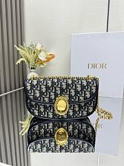 Dior Médaillon Small Flap Bag with Chain  21x12x5.5 - 1